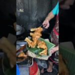 Cara Membuat Ayam Goreng Pak Ali di Dalam Pasar Gede Solo Langganan nya Pak Jokowi 🎥 @gina_angelina Yang Mantap